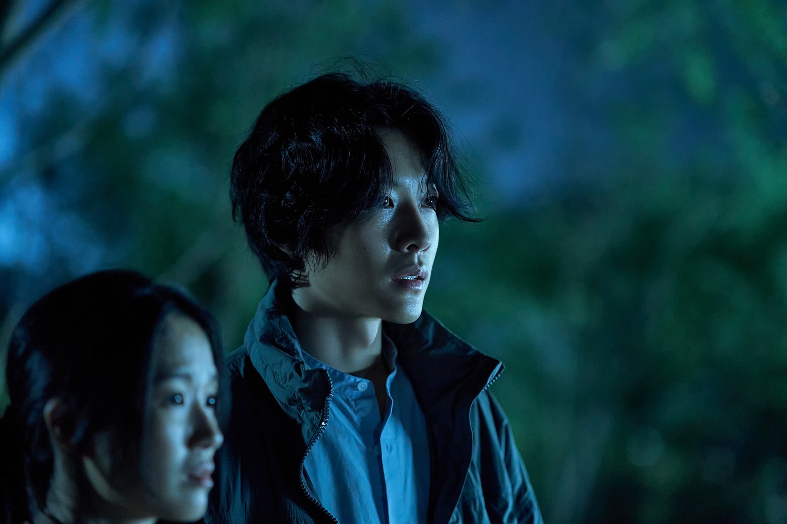 노란 수영복에 섹시한 몸매 어필하는 존예 처자