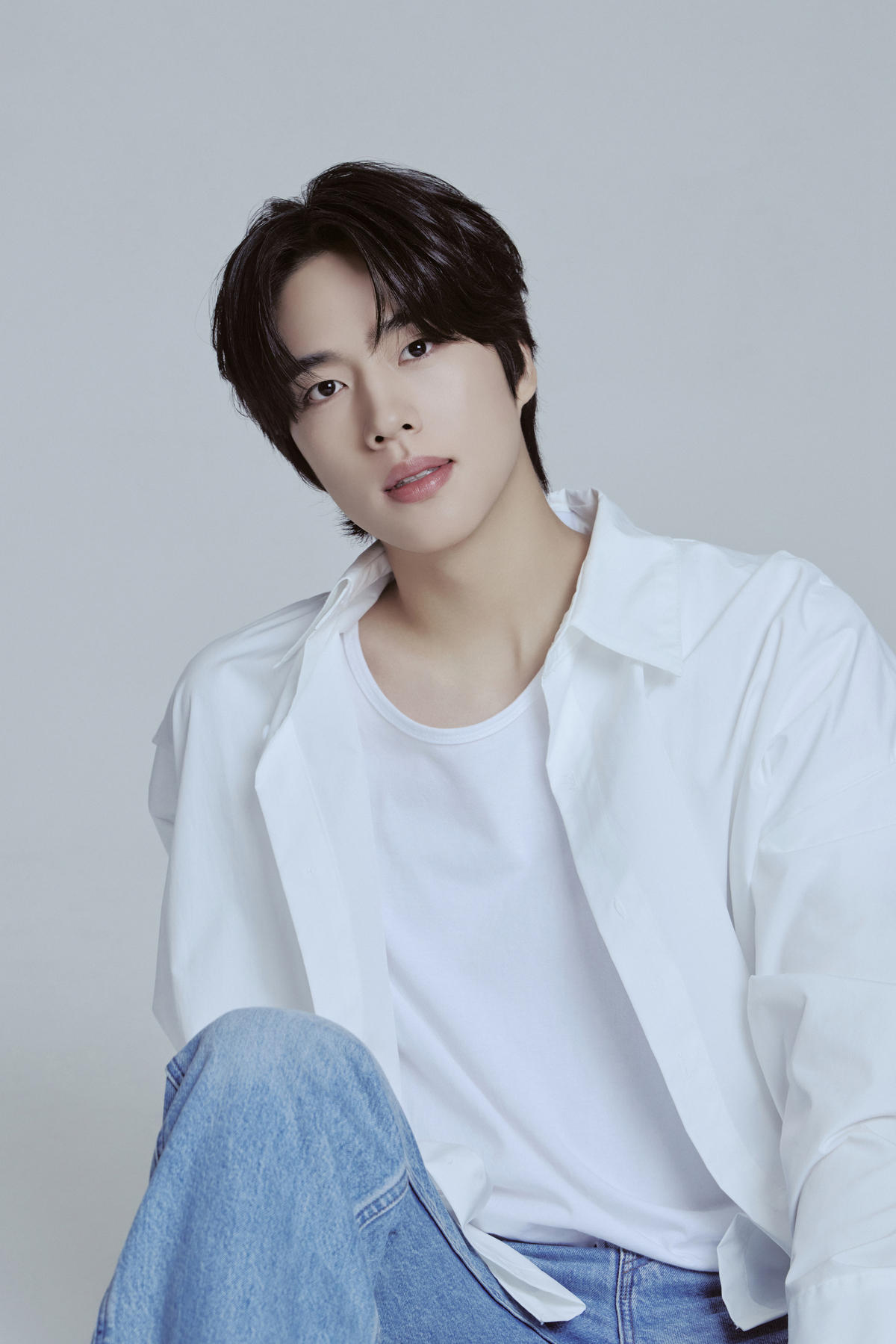 노란 수영복에 섹시한 몸매 어필하는 존예 처자