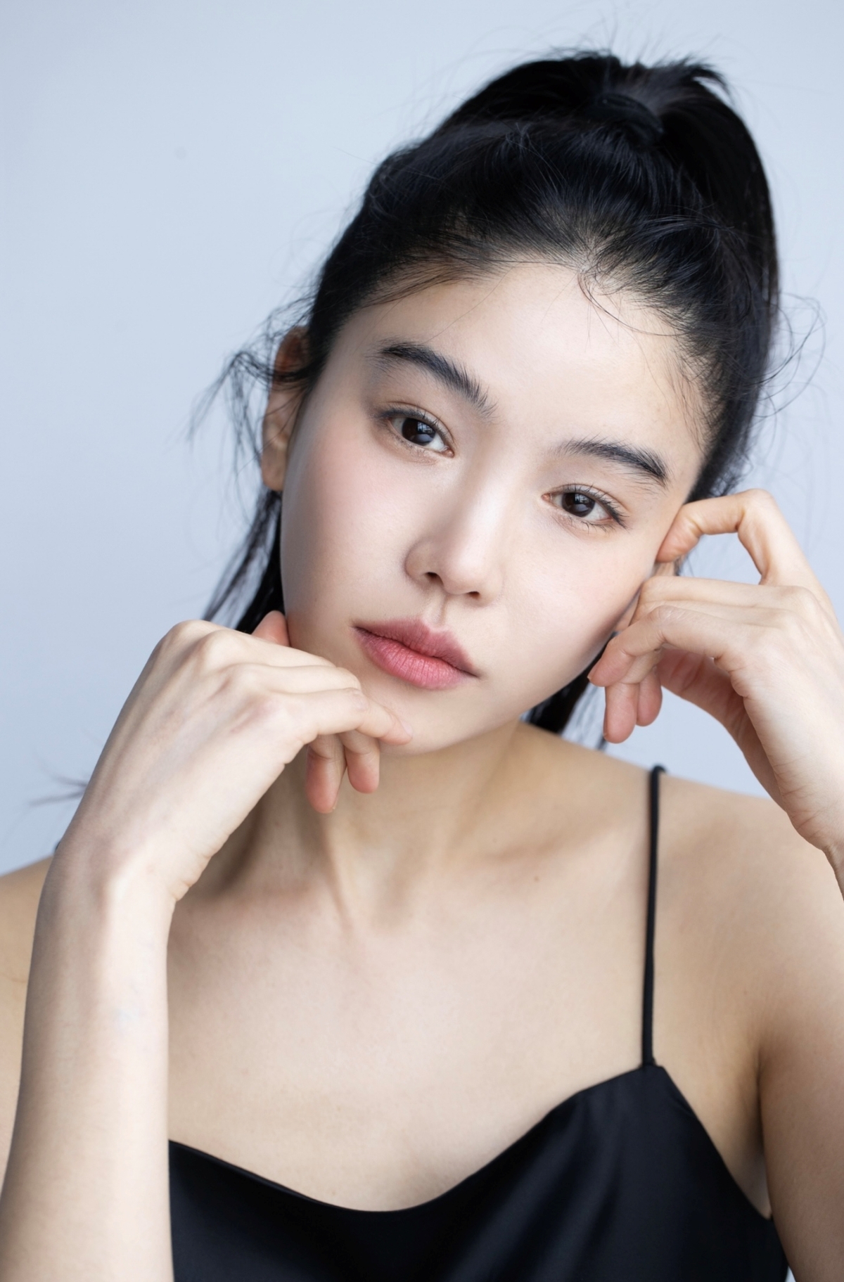 노란 수영복에 섹시한 몸매 어필하는 존예 처자