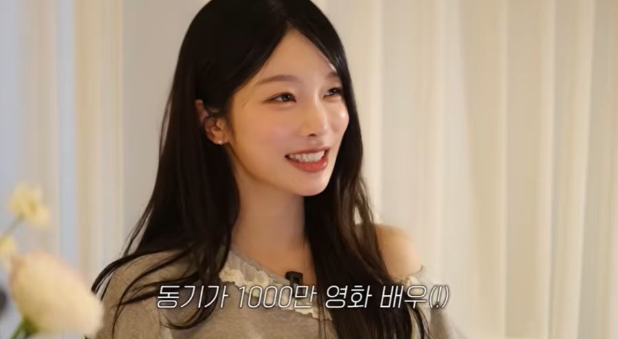 노란 수영복에 섹시한 몸매 어필하는 존예 처자