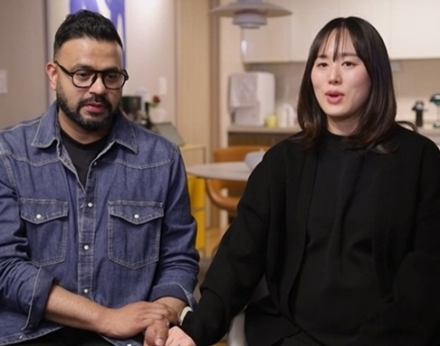 노란 수영복에 섹시한 몸매 어필하는 존예 처자