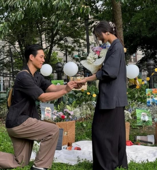 노란 수영복에 섹시한 몸매 어필하는 존예 처자