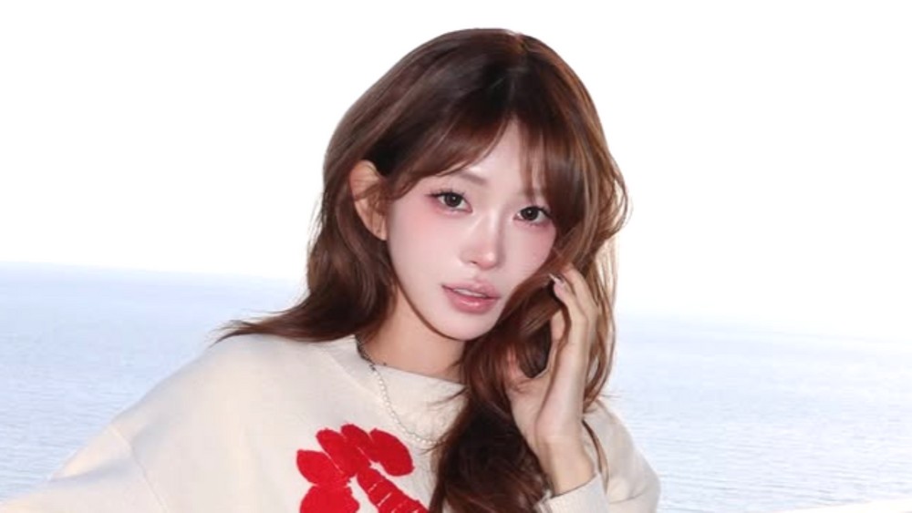 노란 수영복에 섹시한 몸매 어필하는 존예 처자