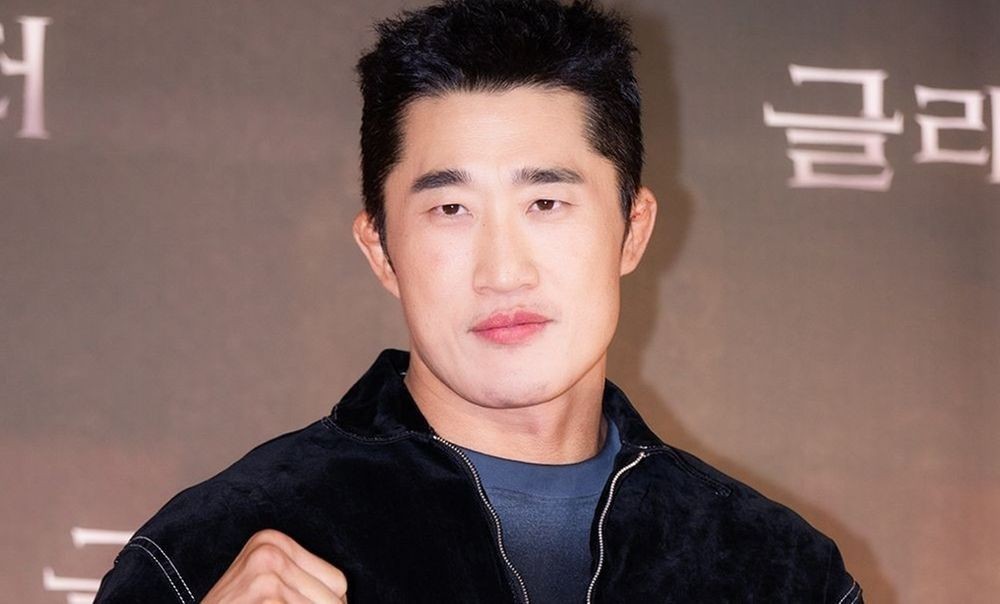 노란 수영복에 섹시한 몸매 어필하는 존예 처자