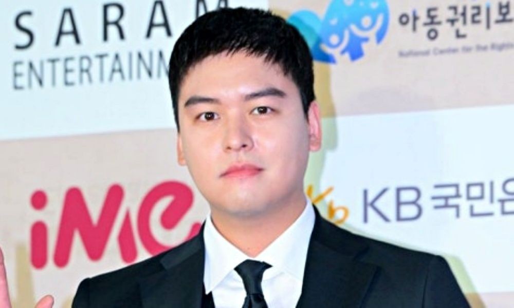 노란 수영복에 섹시한 몸매 어필하는 존예 처자