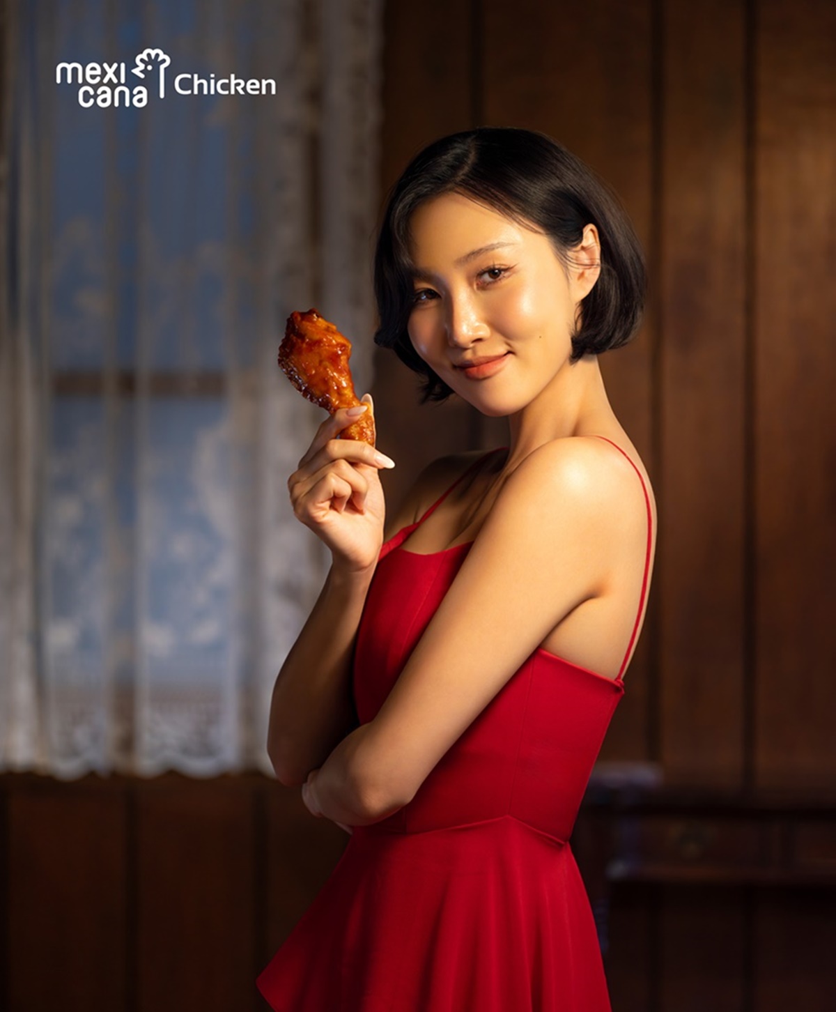 노란 수영복에 섹시한 몸매 어필하는 존예 처자