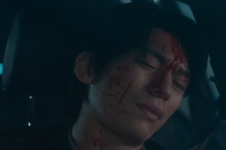 노란 수영복에 섹시한 몸매 어필하는 존예 처자