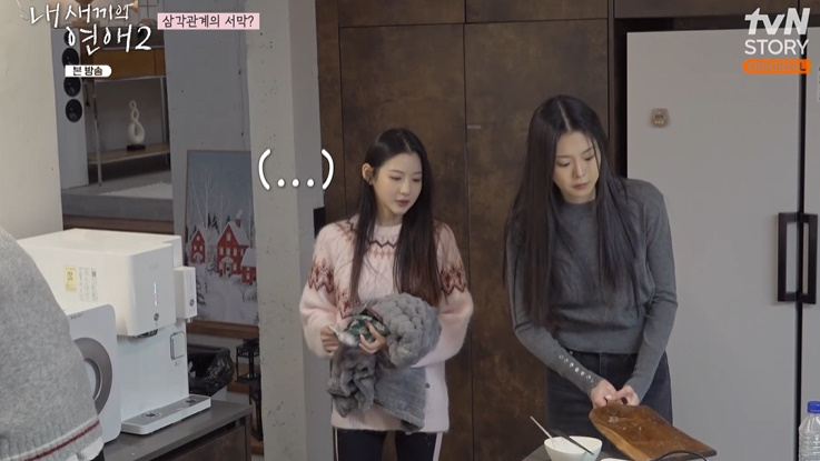 노란 수영복에 섹시한 몸매 어필하는 존예 처자