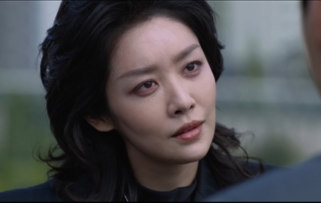 노란 수영복에 섹시한 몸매 어필하는 존예 처자