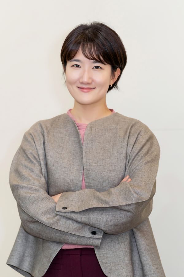 노란 수영복에 섹시한 몸매 어필하는 존예 처자