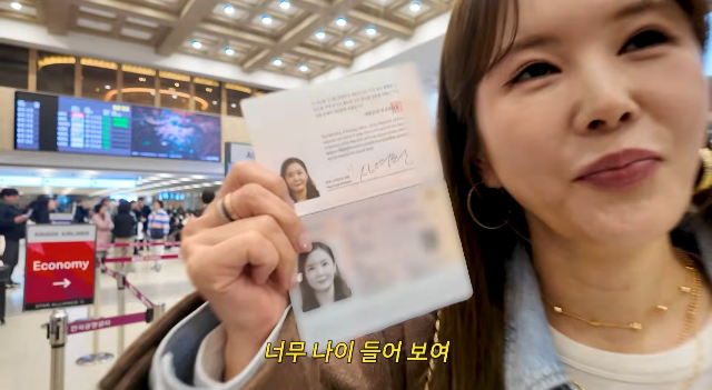 노란 수영복에 섹시한 몸매 어필하는 존예 처자