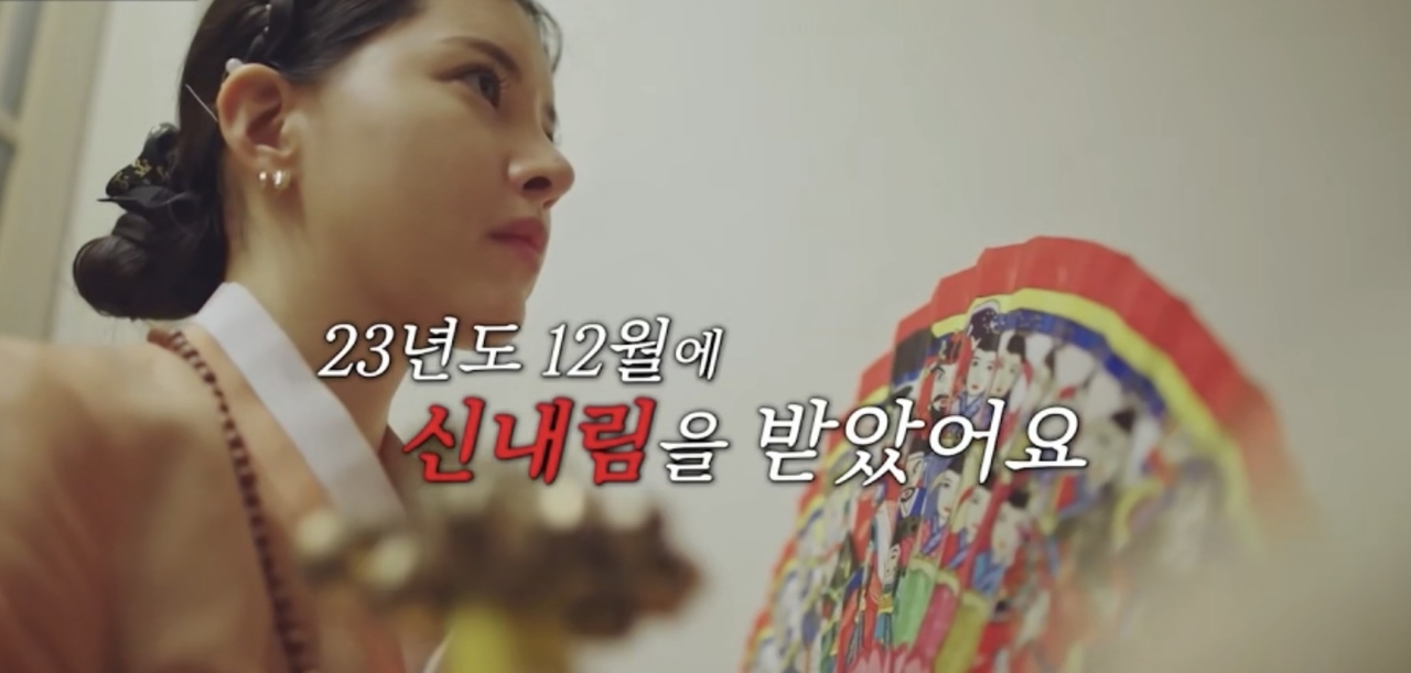 노란 수영복에 섹시한 몸매 어필하는 존예 처자