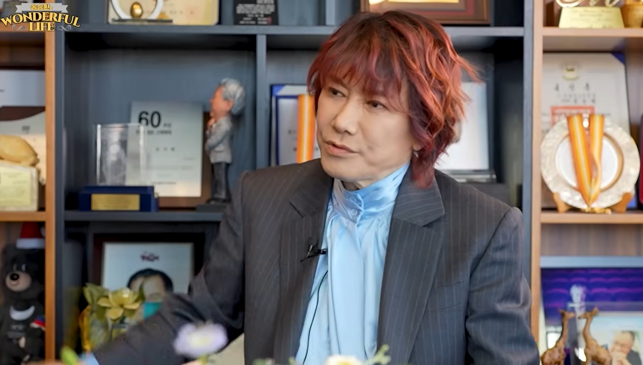 노란 수영복에 섹시한 몸매 어필하는 존예 처자