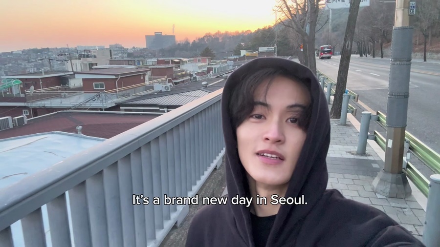 노란 수영복에 섹시한 몸매 어필하는 존예 처자