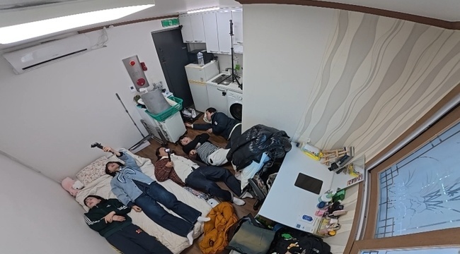 노란 수영복에 섹시한 몸매 어필하는 존예 처자