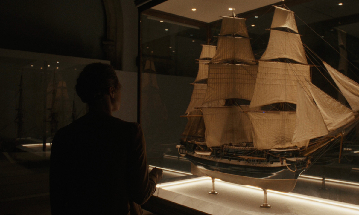 노란 수영복에 섹시한 몸매 어필하는 존예 처자