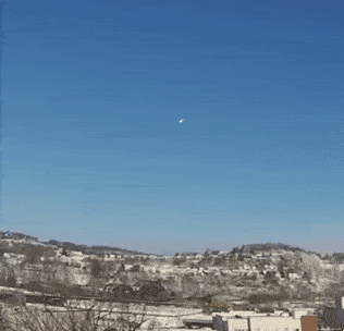 현지시간으로 17일 오전 9시쯤 미 동부지역 일대에서 관측된 ‘화구’, 유성의 모습. 미국 국립기상청 엑스 제공