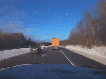 현지시간으로 17일 오전 9시쯤 미 동부지역 일대에서 관측된 ‘화구’, 유성의 모습. 펜실베이니아주 운전자의 블랙박스에 촬영된 영상. 제임스 이커 제공