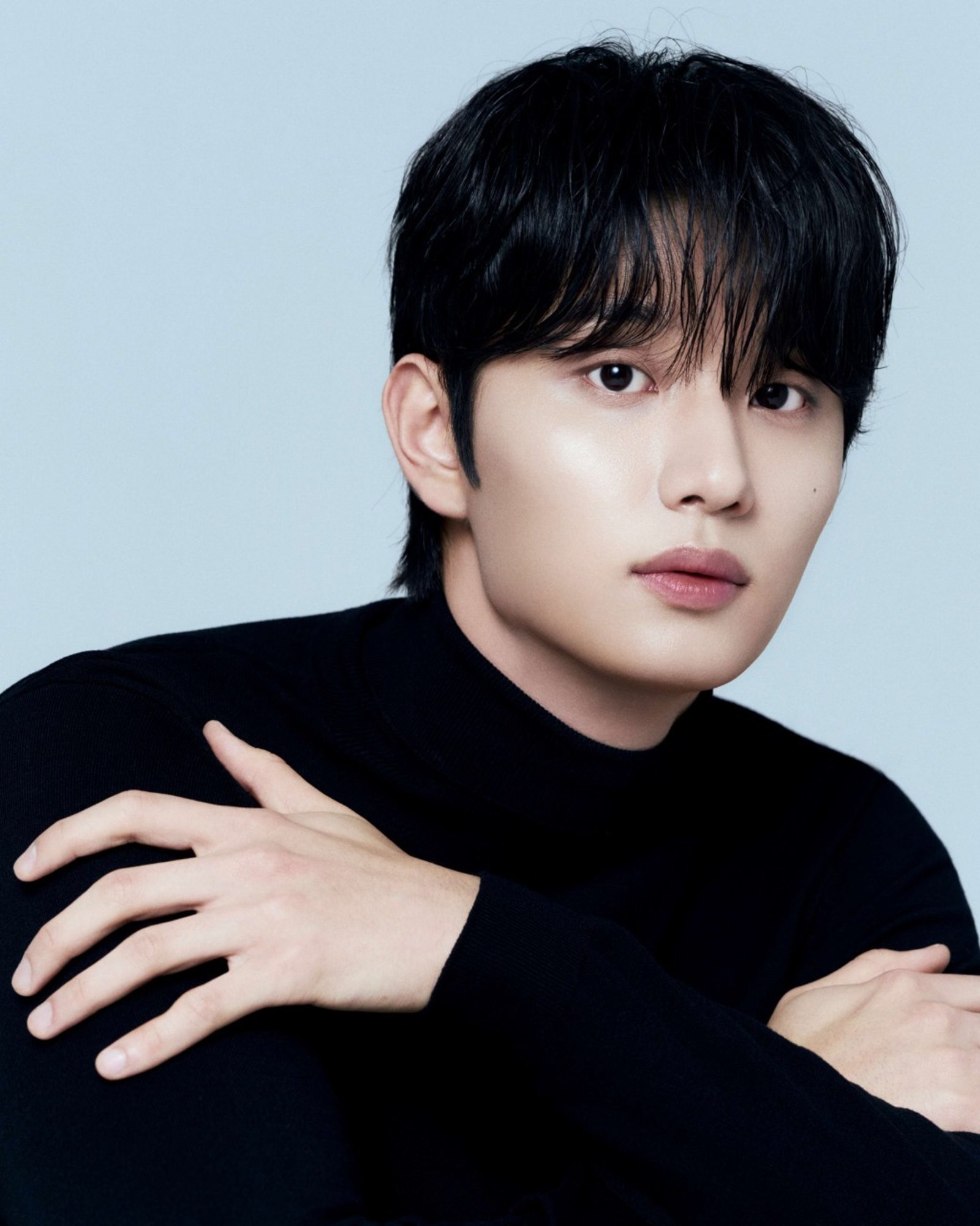 노란 수영복에 섹시한 몸매 어필하는 존예 처자