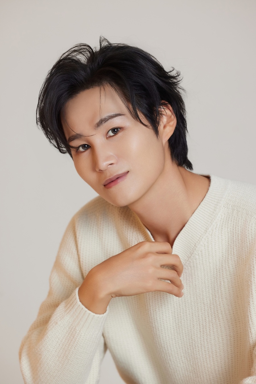 노란 수영복에 섹시한 몸매 어필하는 존예 처자