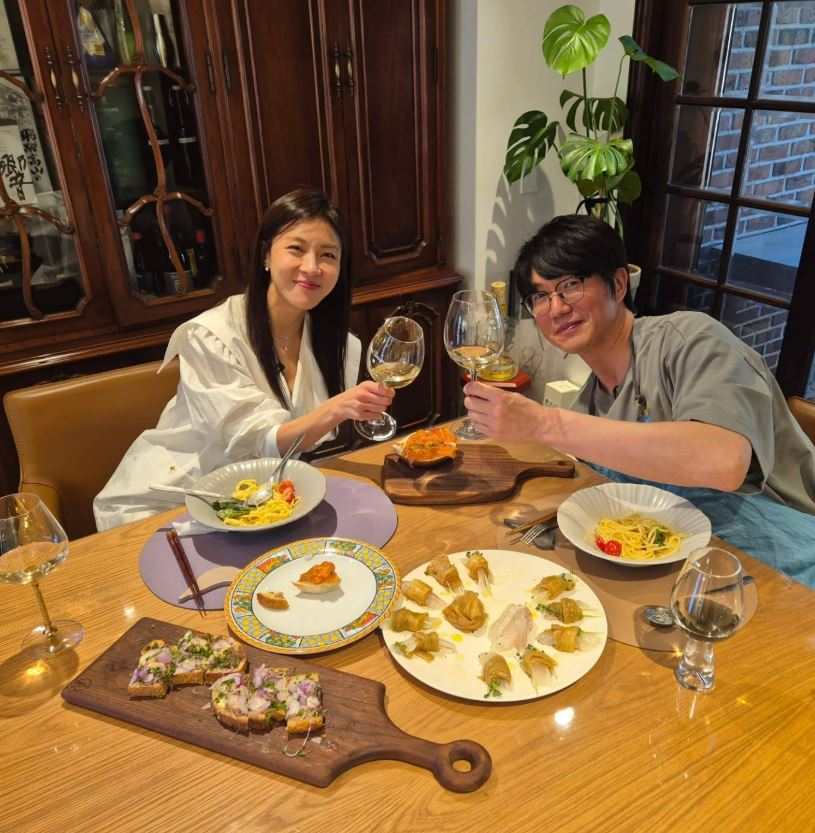 노란 수영복에 섹시한 몸매 어필하는 존예 처자