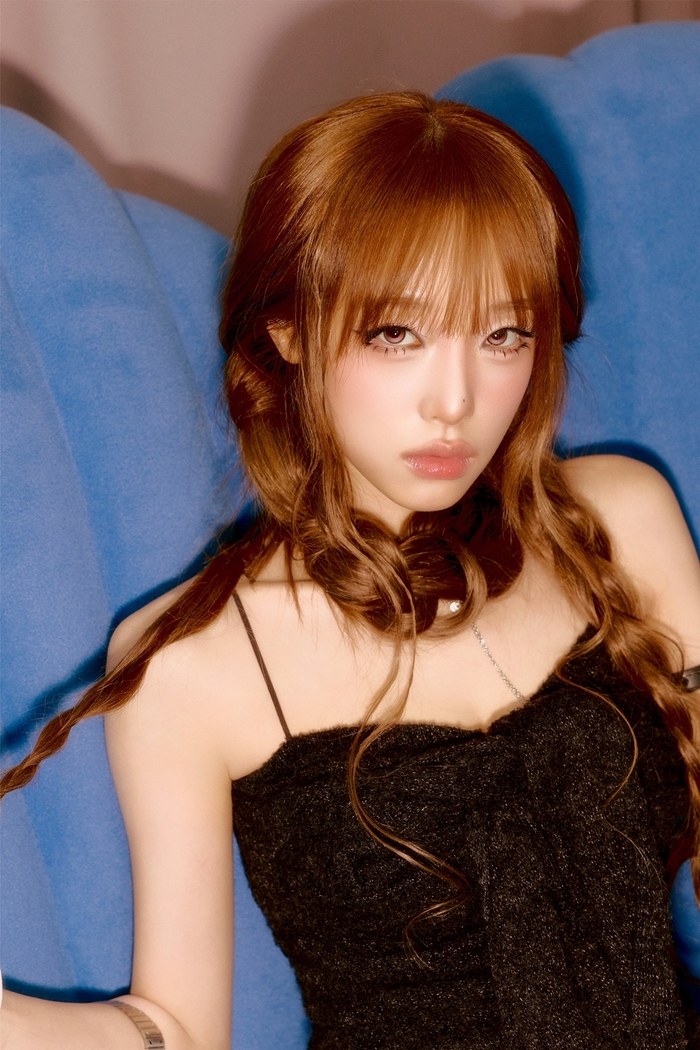 노란 수영복에 섹시한 몸매 어필하는 존예 처자