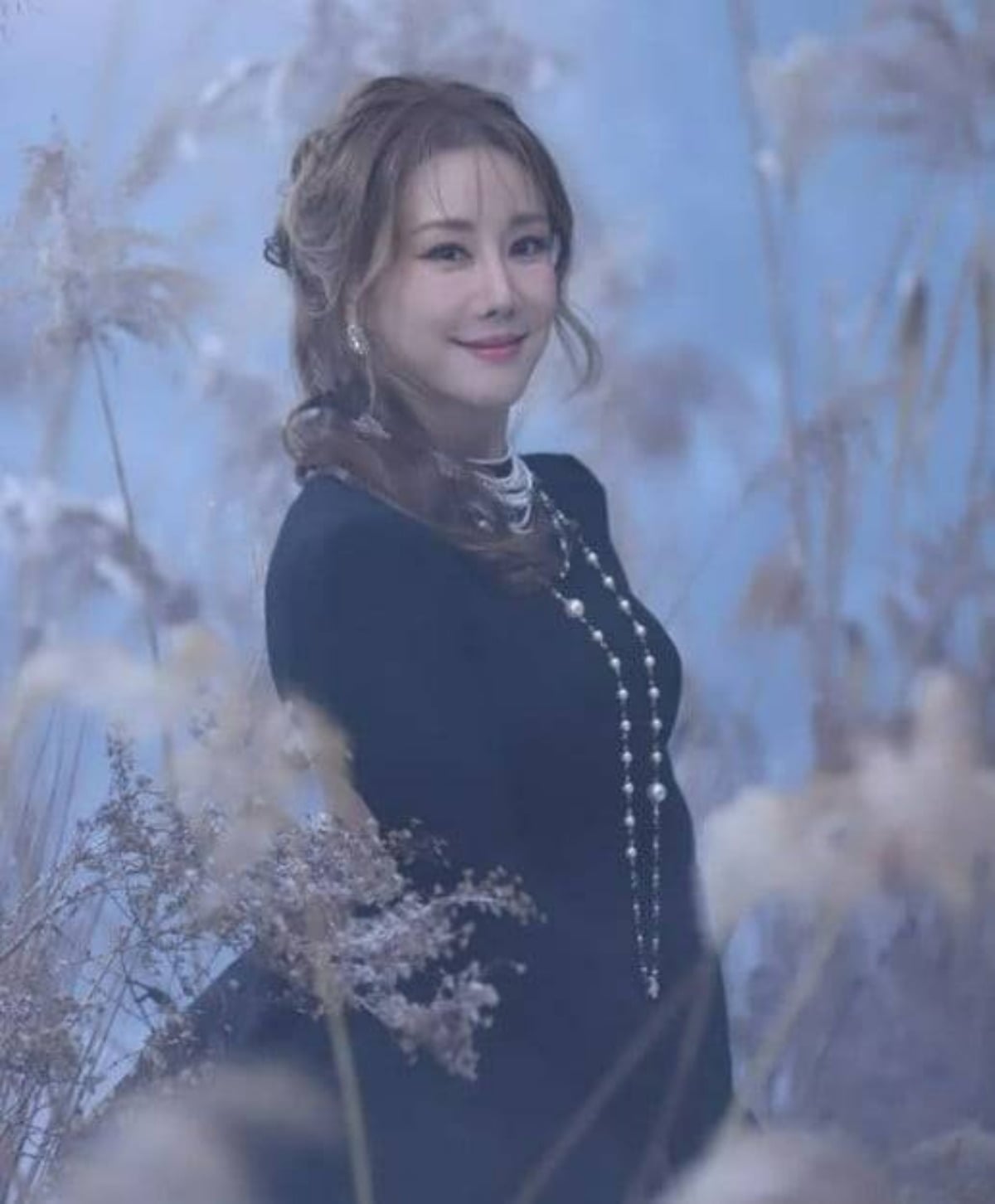 노란 수영복에 섹시한 몸매 어필하는 존예 처자