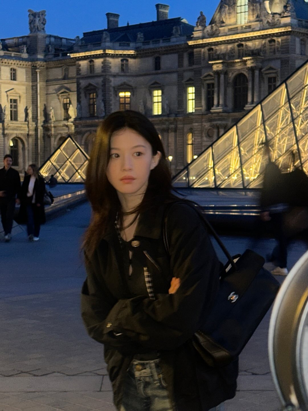 5 Key Elements of Go Yoon Jung’s Effortless Urban Style You Can Copy!