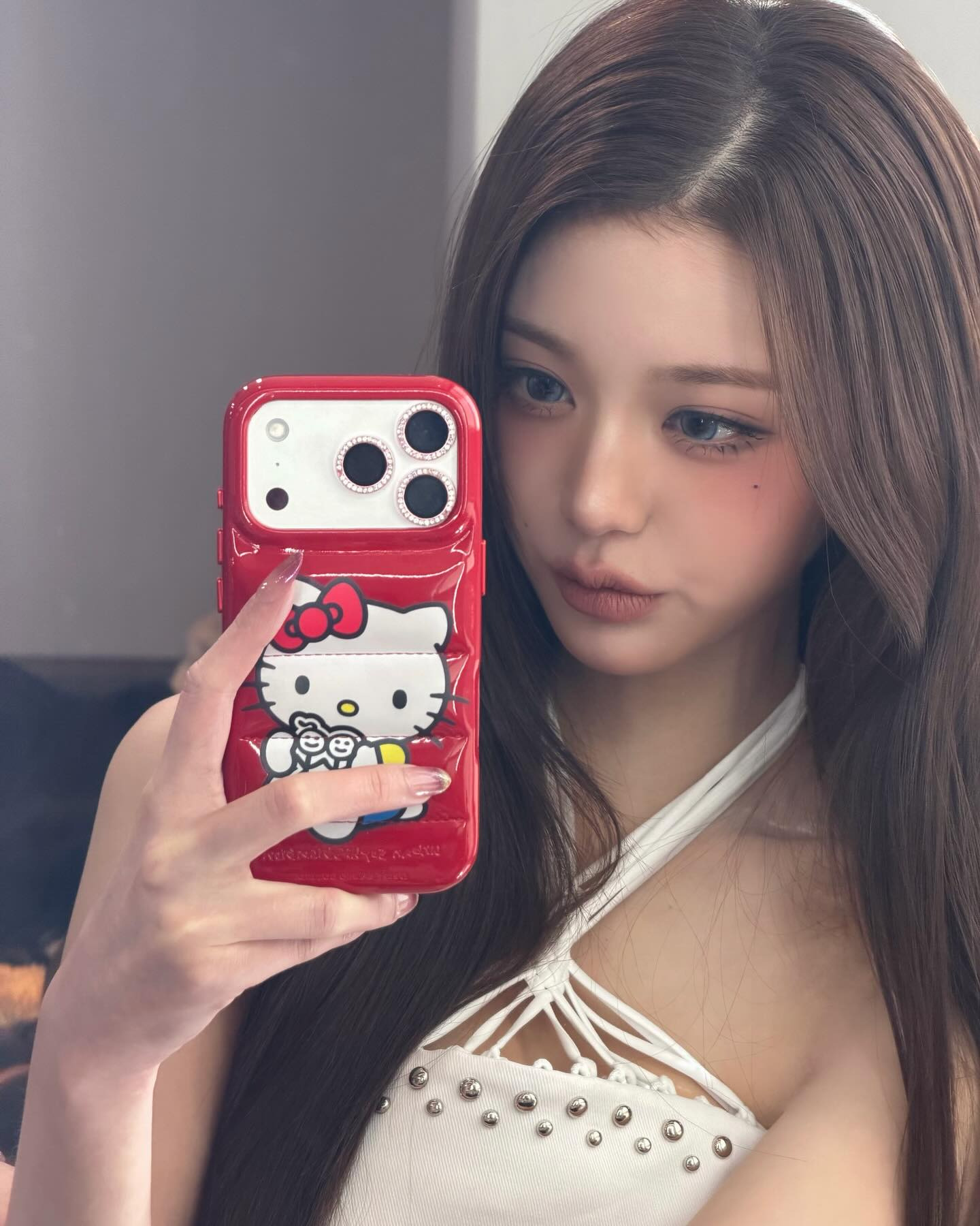 Discover the Latest Hair Trends: IVE’s Jang Wonyoung’s Stunning Milk Brown Straight Hair Revealed!