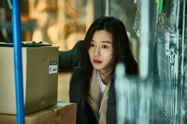 노란 수영복에 섹시한 몸매 어필하는 존예 처자