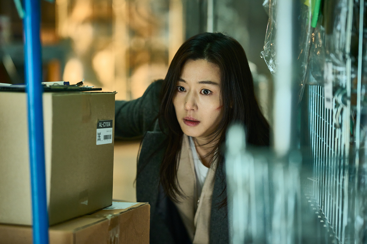 노란 수영복에 섹시한 몸매 어필하는 존예 처자