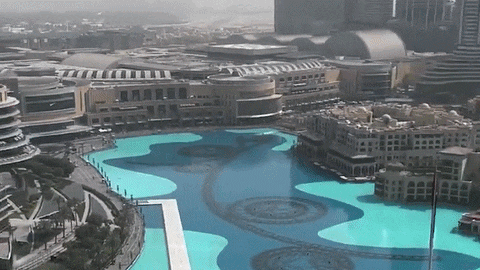 최근 일주일 넘게 이란의 공격을 받은 두바이에 외국인들이 빠져나가자 해변과 수영장, 쇼핑몰 등의 텅 빈 모습이 12일 X에 올라왔다. 영상을 올린 사람은 "40년간 발전이 11일 만에 공포로 가득 찬 유령 도시의 모습으로 변했다"고 했다. /X