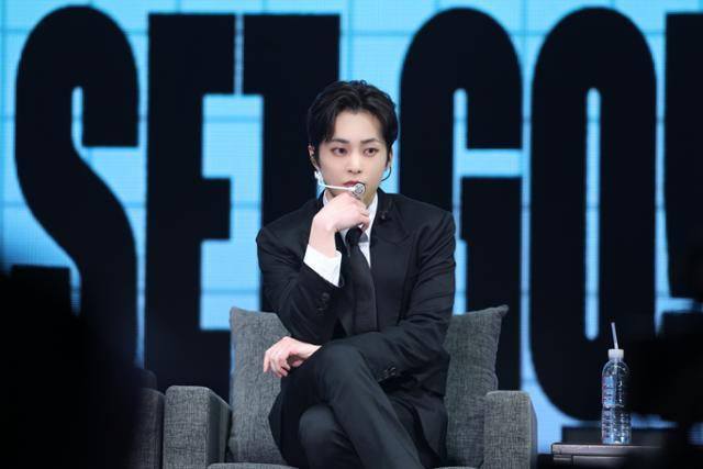 노란 수영복에 섹시한 몸매 어필하는 존예 처자