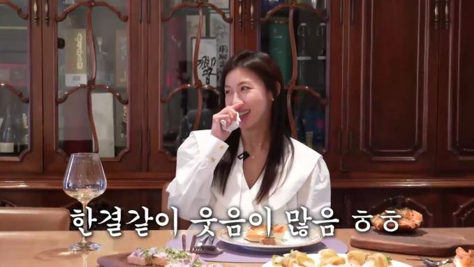 노란 수영복에 섹시한 몸매 어필하는 존예 처자