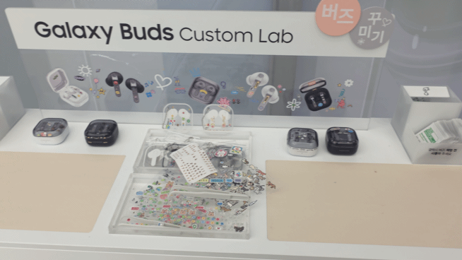 삼성 강남점 갤럭시 버즈 커스텀랩 모습 /사진=이정우 기자