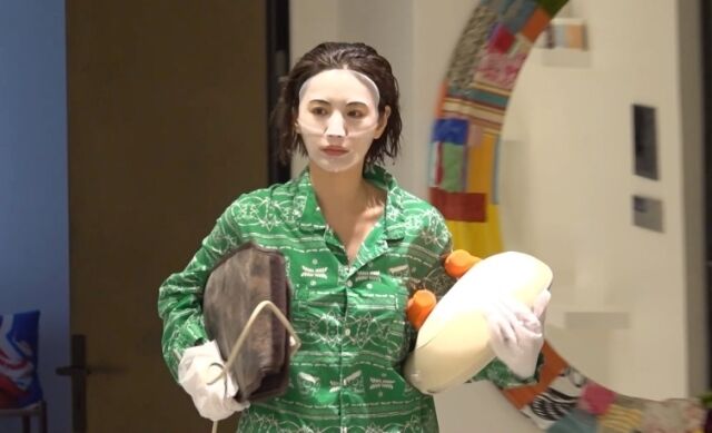 노란 수영복에 섹시한 몸매 어필하는 존예 처자