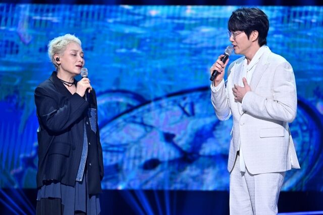 노란 수영복에 섹시한 몸매 어필하는 존예 처자