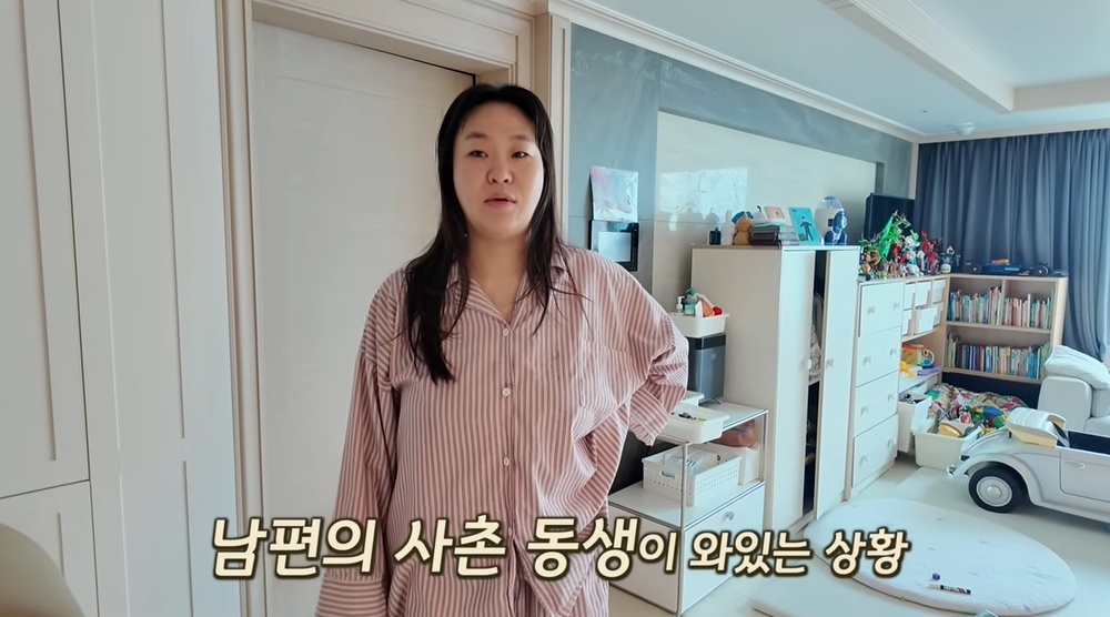 노란 수영복에 섹시한 몸매 어필하는 존예 처자