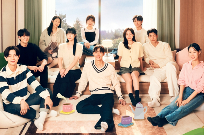 노란 수영복에 섹시한 몸매 어필하는 존예 처자