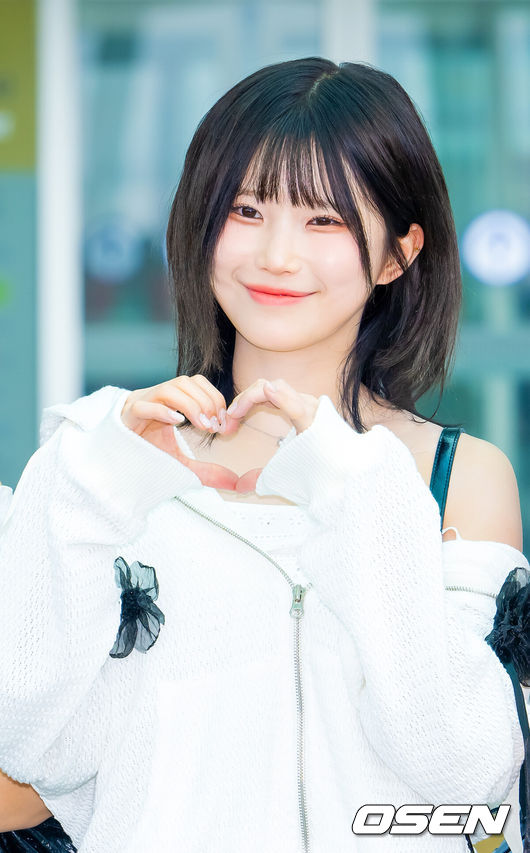 노란 수영복에 섹시한 몸매 어필하는 존예 처자