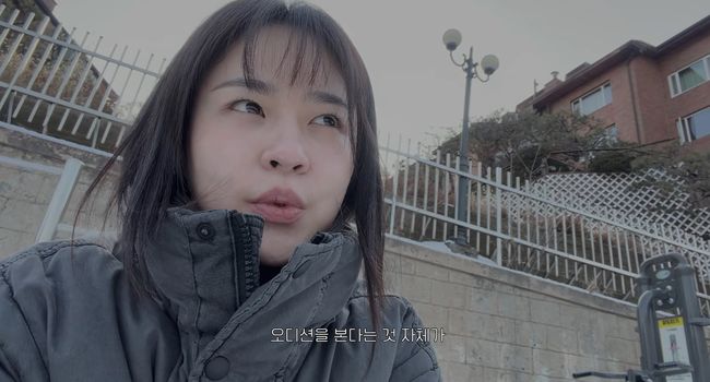 노란 수영복에 섹시한 몸매 어필하는 존예 처자