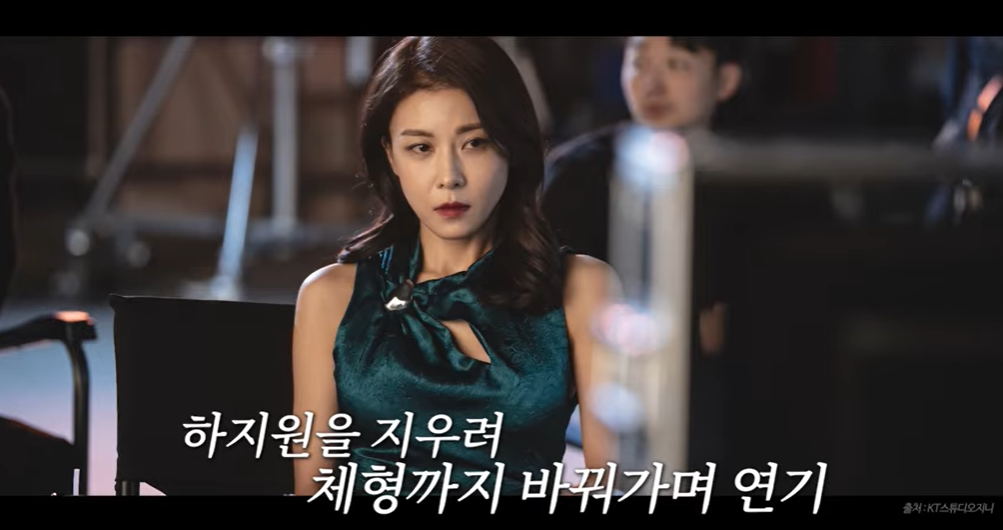 노란 수영복에 섹시한 몸매 어필하는 존예 처자