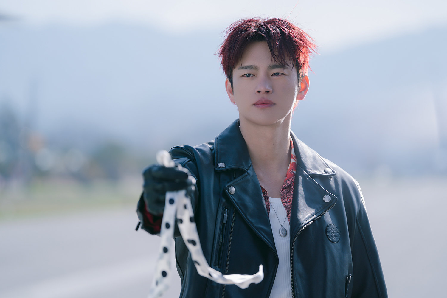 노란 수영복에 섹시한 몸매 어필하는 존예 처자