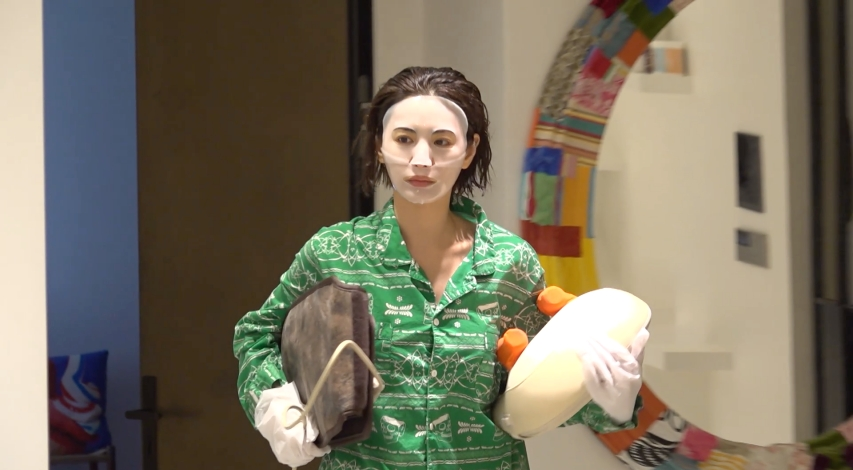 노란 수영복에 섹시한 몸매 어필하는 존예 처자