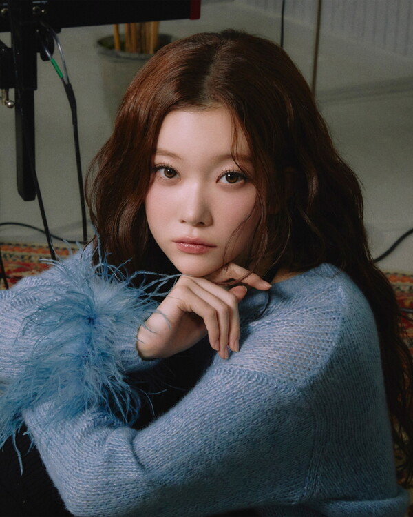 노란 수영복에 섹시한 몸매 어필하는 존예 처자