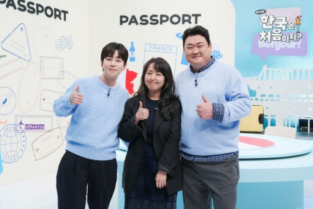 노란 수영복에 섹시한 몸매 어필하는 존예 처자