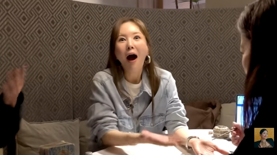 노란 수영복에 섹시한 몸매 어필하는 존예 처자