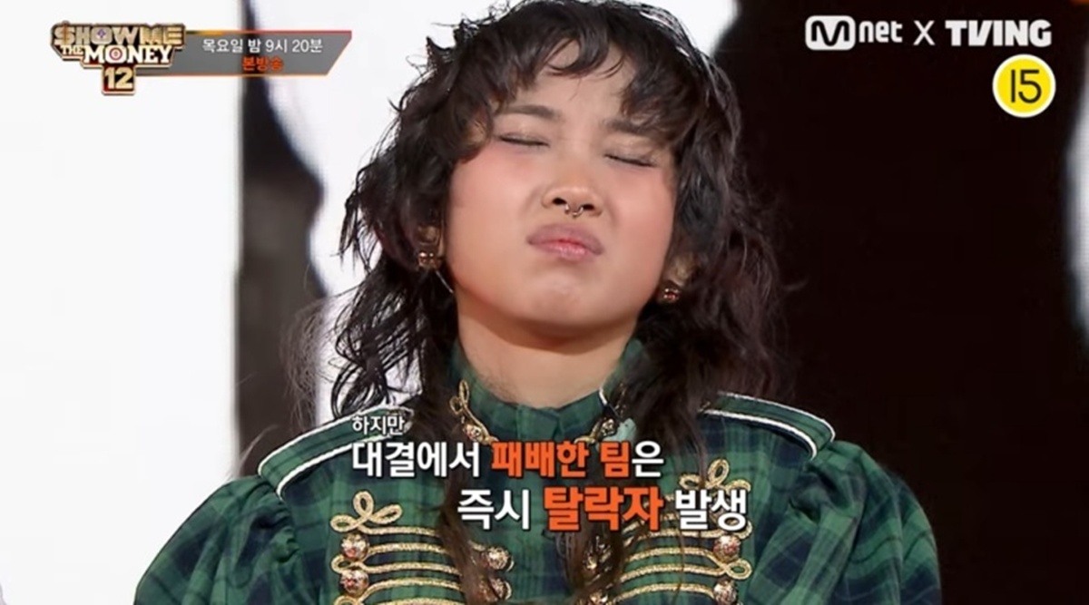 노란 수영복에 섹시한 몸매 어필하는 존예 처자