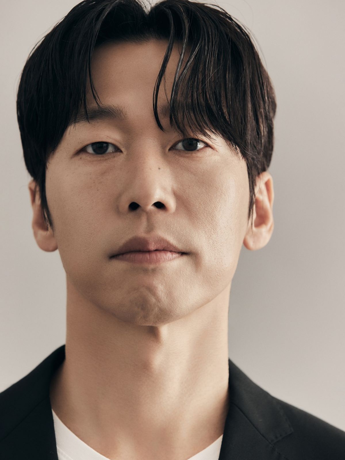 노란 수영복에 섹시한 몸매 어필하는 존예 처자