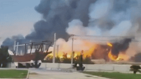 이란 최대 가스전인 사우스파르스가 이스라엘의 폭격을 받아 불타고 있는 모습이 19일 소셜미디어를 통해 공개됐다. /X